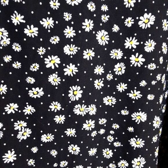 RUE+ Skirt Plus-Sized Stretch Flare Black with Daisies size 3X - Picture 3 of 4